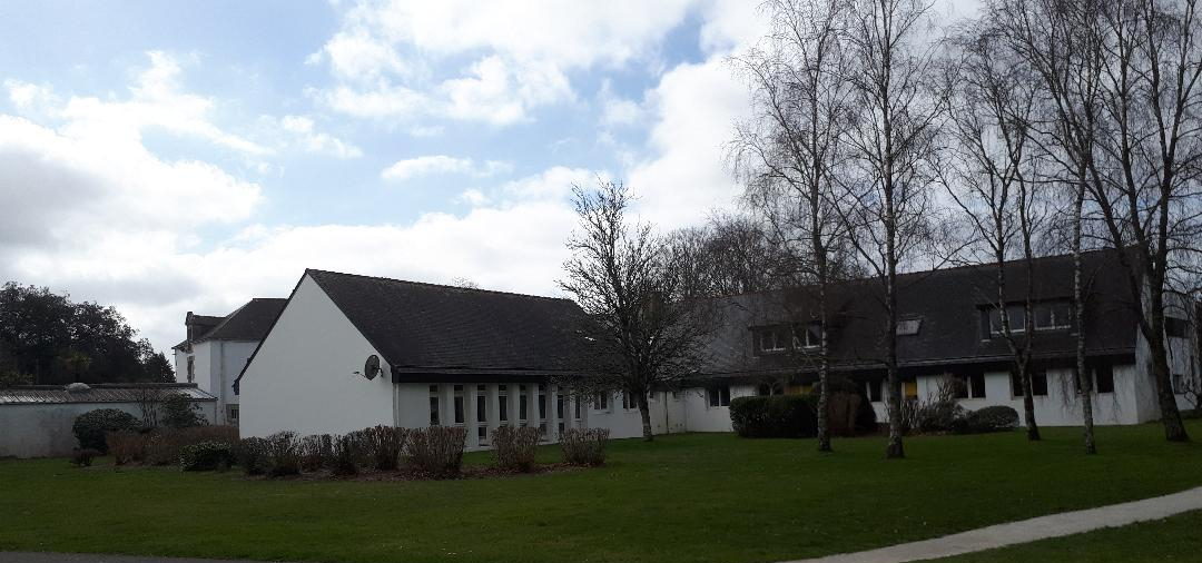 st-nolff-chateau-building-office-from-back-parking-mar19