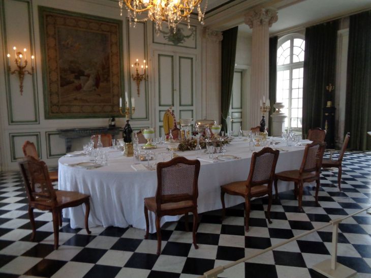 Valencay castle dining room side dec21