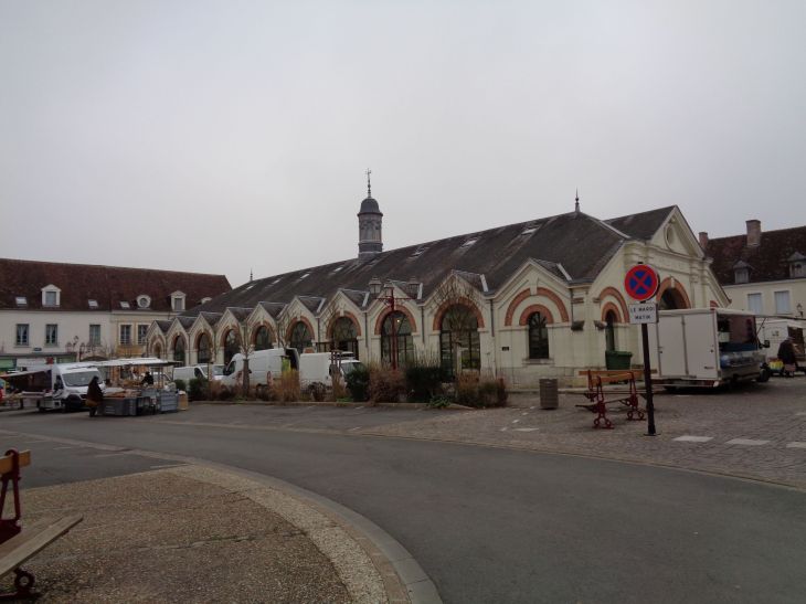 Valencay le halle au ble front pl de la halle dec21