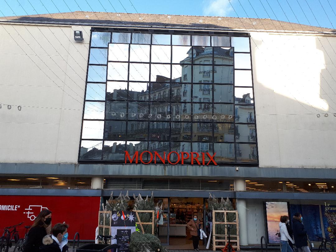 Vannes monoprix store front Pl Joseph le Brix dec21