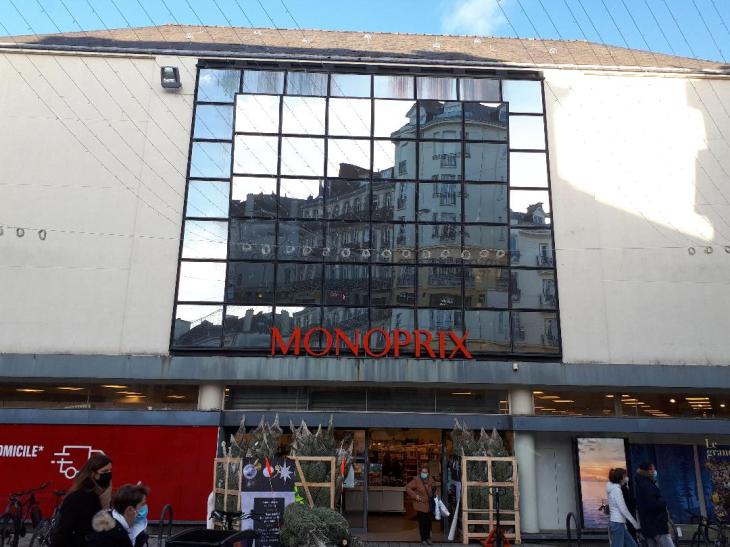 Vannes monoprix store front Pl Joseph le Brix dec21