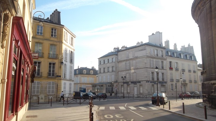 Versailles Rue St Lazare and rue baillet reviron aug12