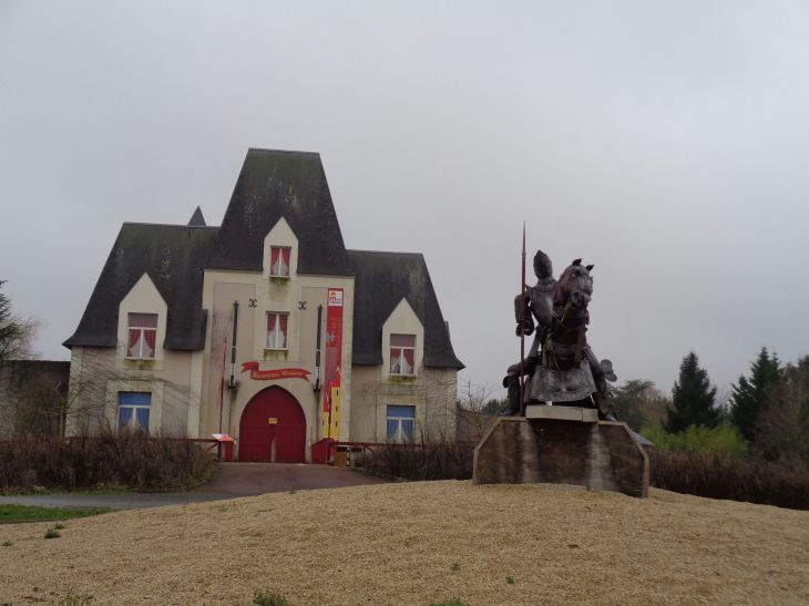 Amboise Parc Mini Chateaux front jan22