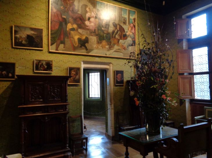 Chenonceau castle cabinet verte medici jan22