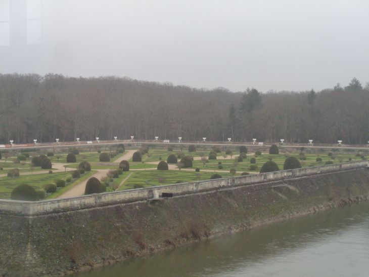 Chenonceau castle gardens diane jan22
