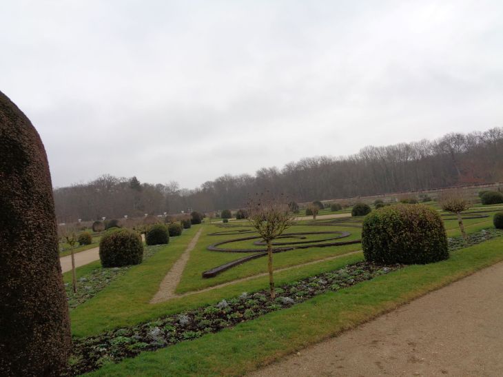 Chenonceau castle gardens ground level jan22