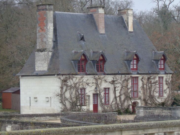 Chenonceau castle house garden jan22