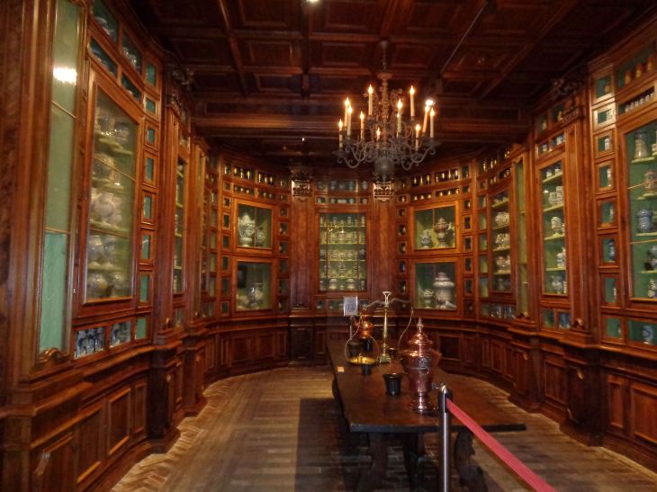 Chenonceau castle military hospital apothecary front jan22