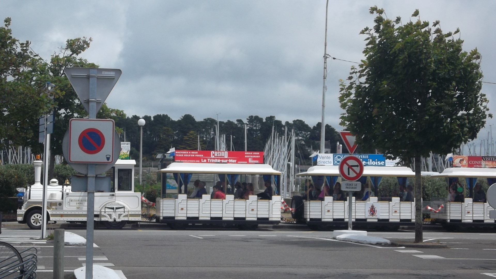 la-trinite-sur-mer-petit-train-cours-des-quais-jul12