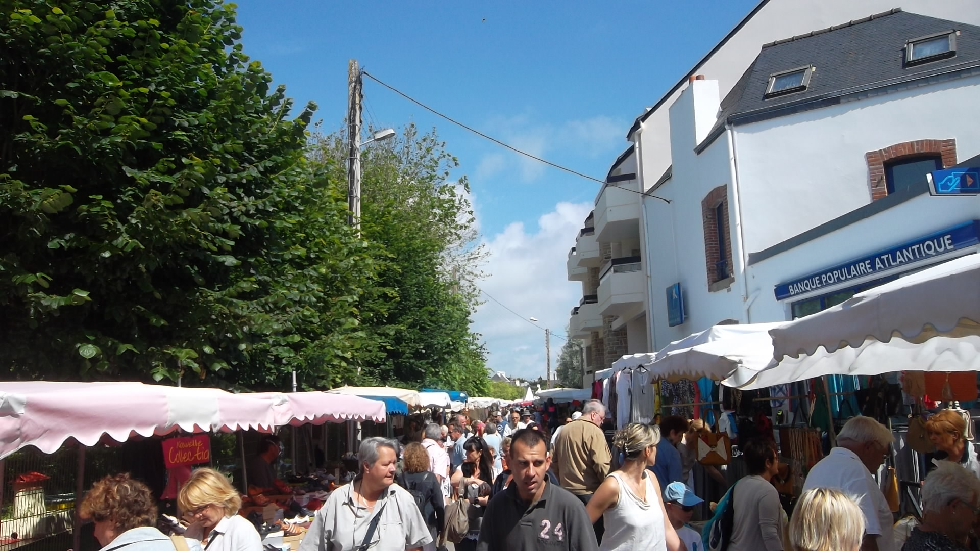 quiberon-towards-vazquez-flea-mkt-jun12