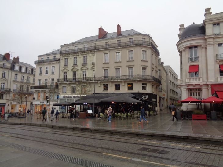 Angers pl du Ralliement pub du ralliement front feb22