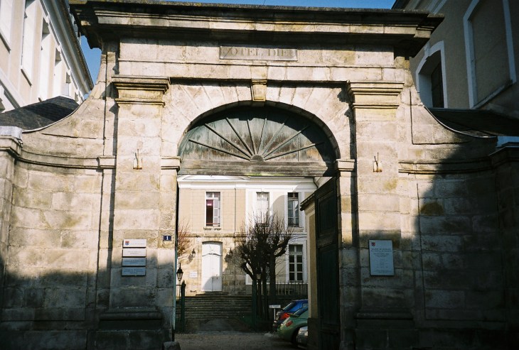 dourdan hotel dieu ret home aug11