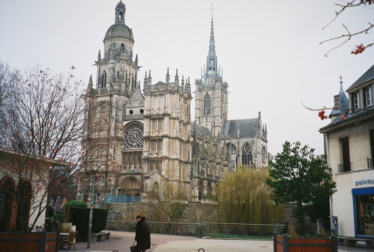 Evreux cathedral de notre dame front afar jan11