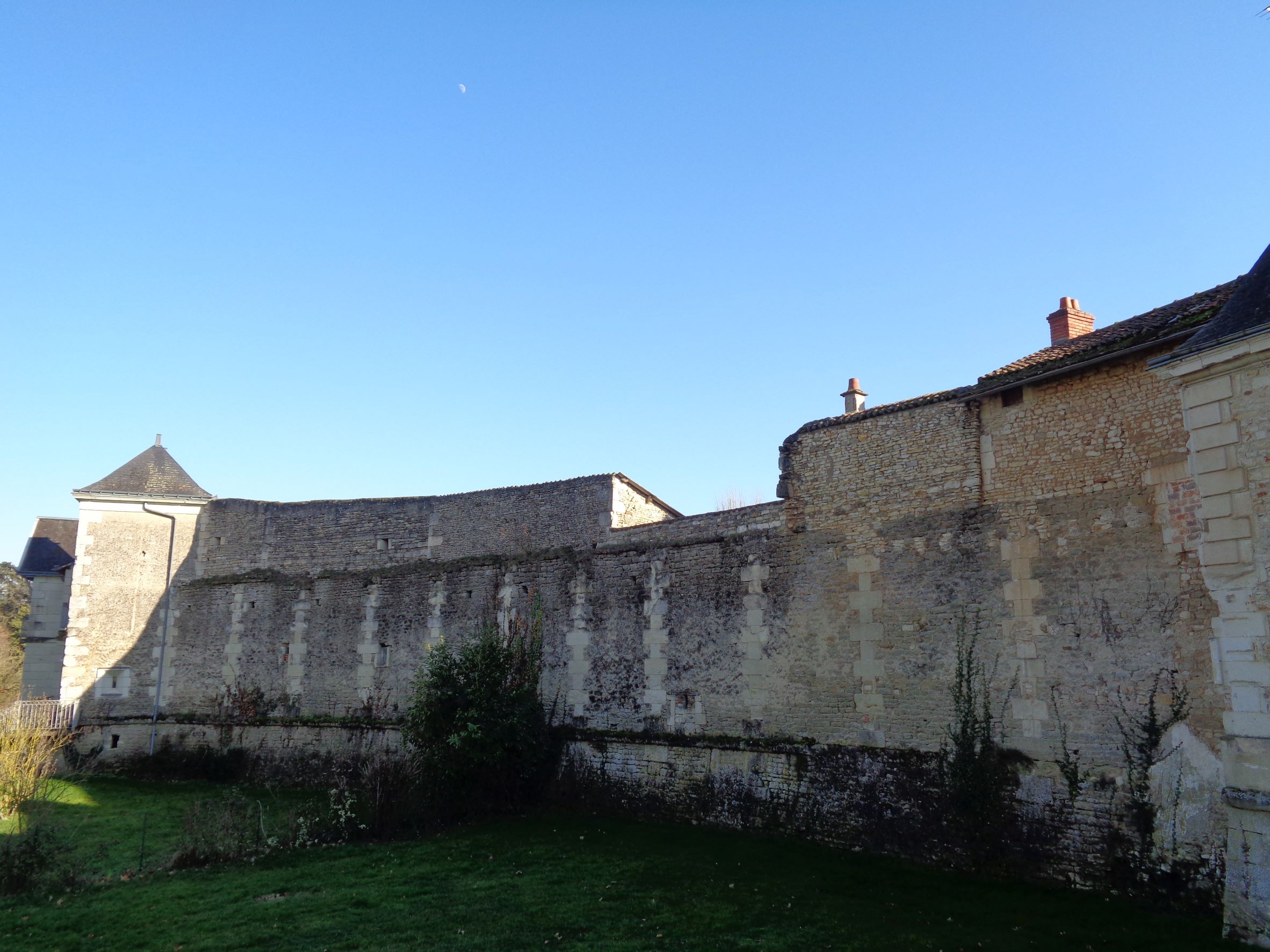 Richelieu chateau ramparts by des religieuses feb22