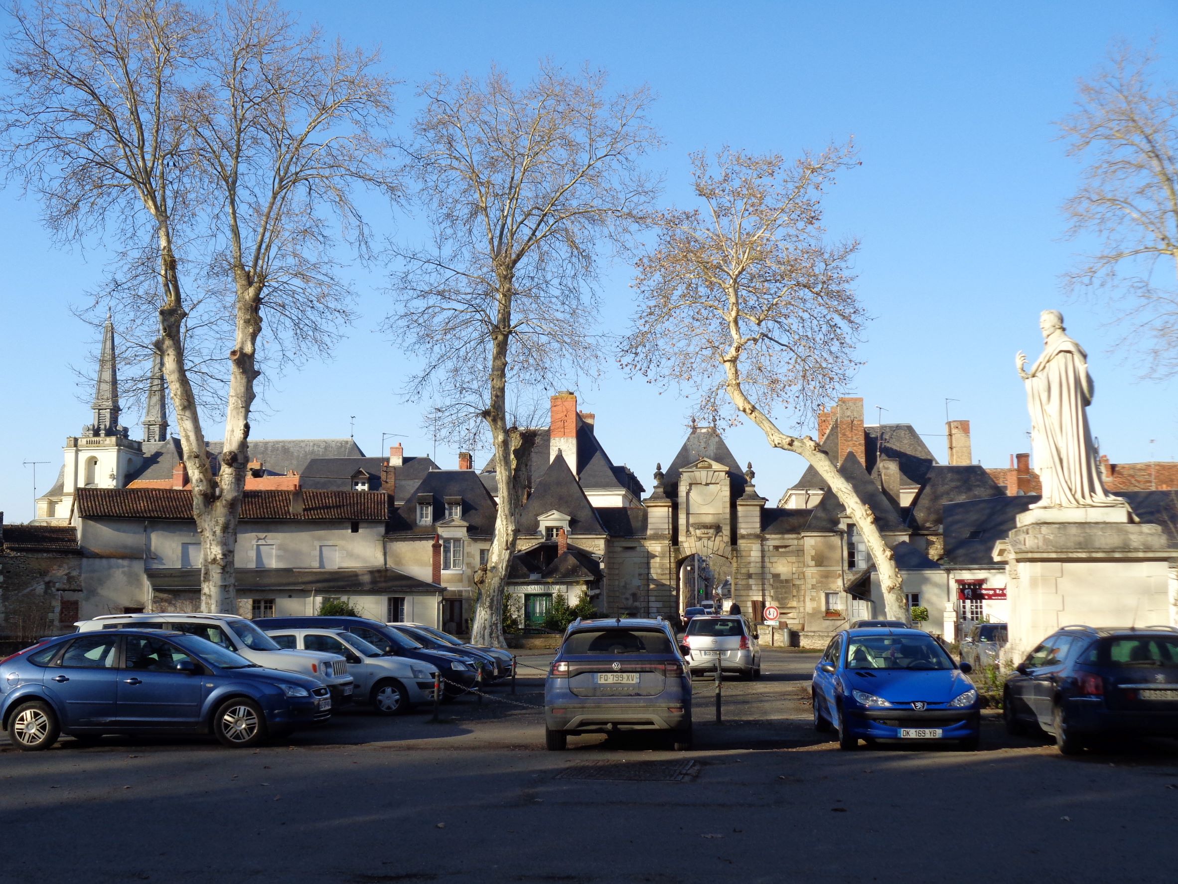 Richelieu Place du Cardinal statue Richelieu to porte du marche feb22