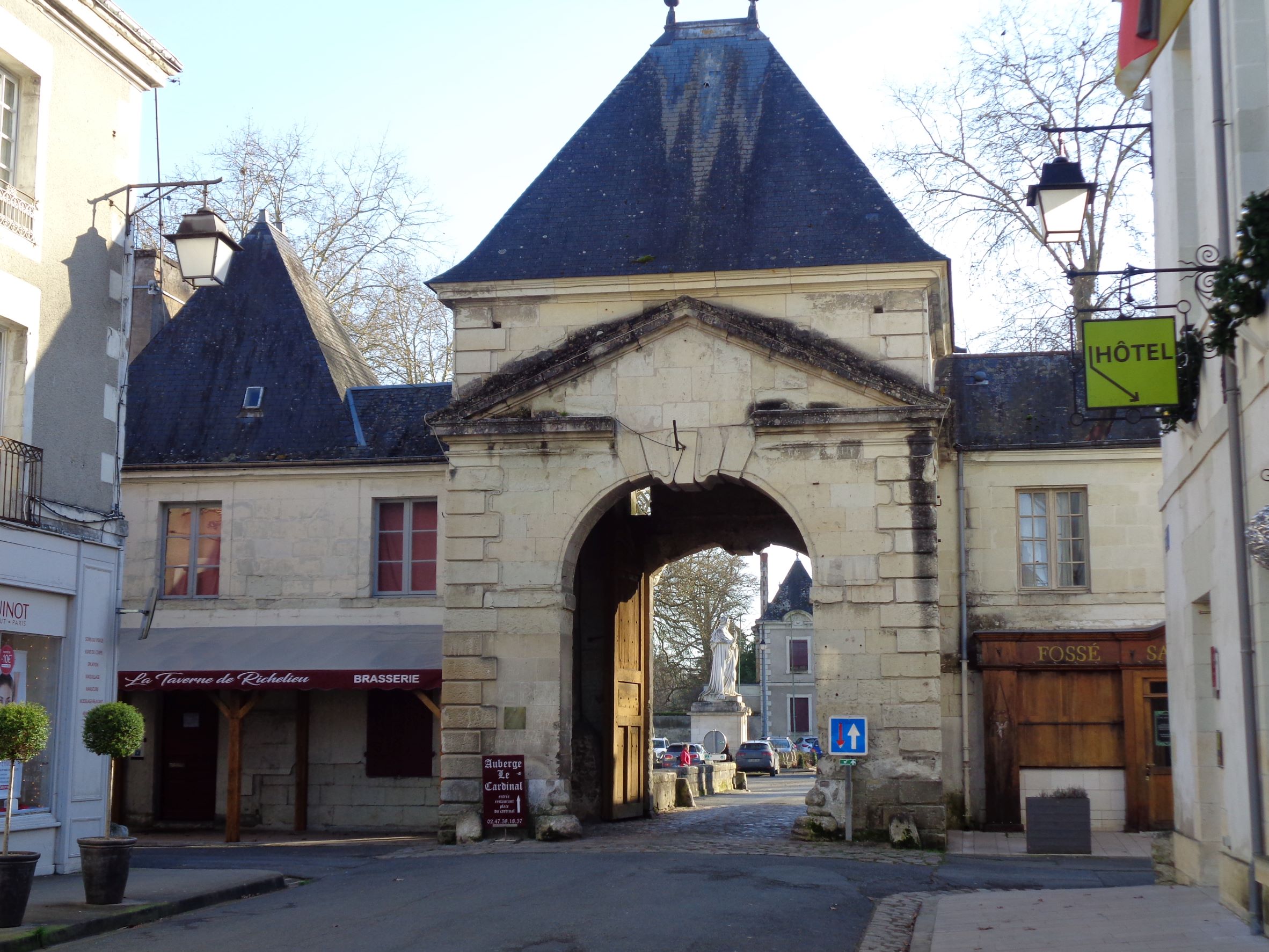Richelieu porte de Chatellerault to park feb22