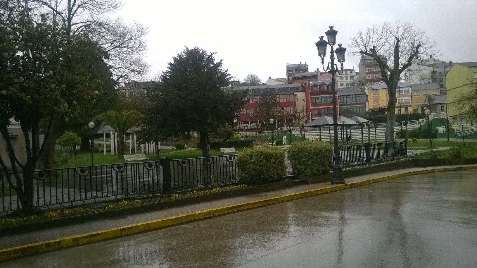 sarria en lugo passing park and architecture mar17