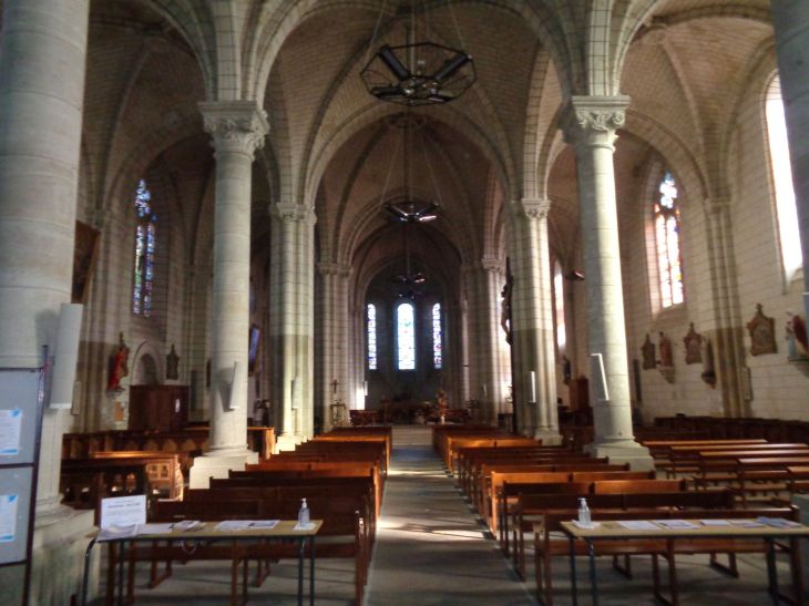 Ste Maure de Touraine ch st Blaise nave to altar feb22