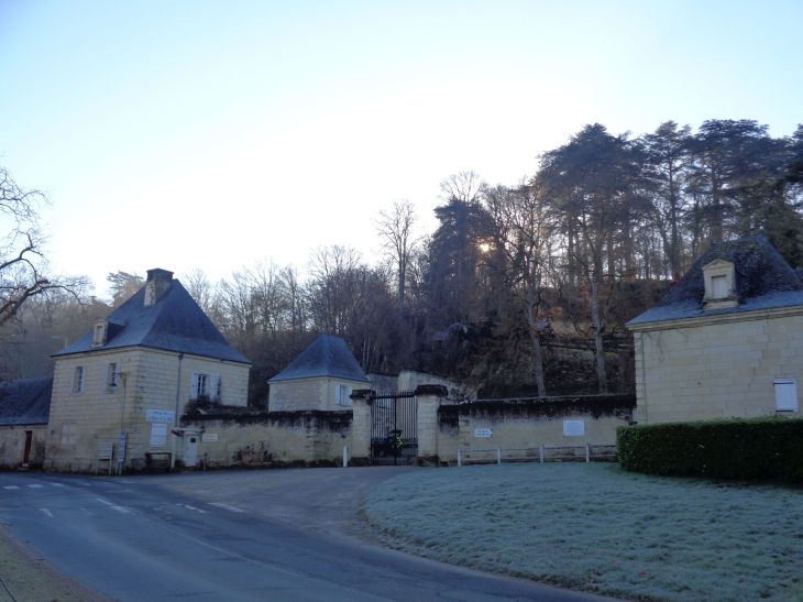 Usse castle entrance feb22