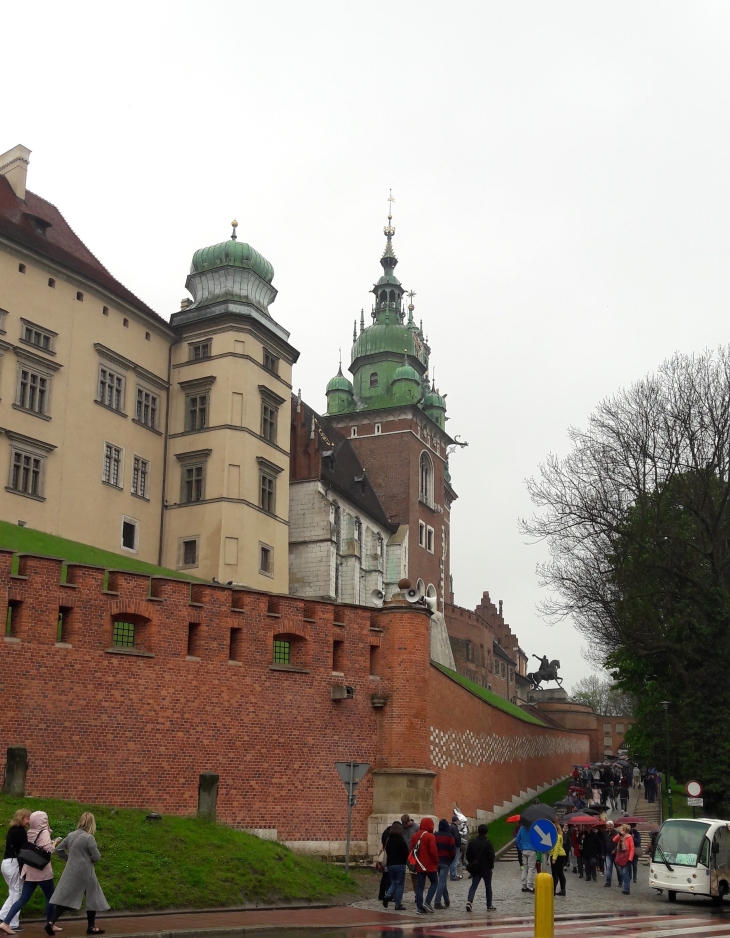 krakow-wawel castle-visiting-entrance-may17