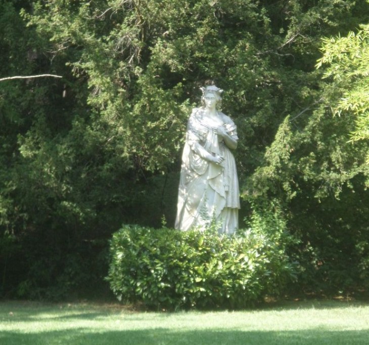 madrid-campo-del-moro-statue-on-mare-side-aug19
