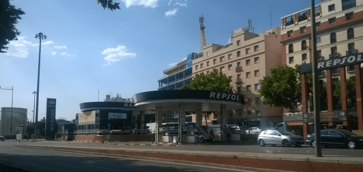 madrid-paseo-reina-cristina-et-atocha-repsol-gas-station-jul15