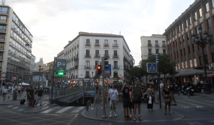 madrid-plaza-de-jacinto-benavente-aug19