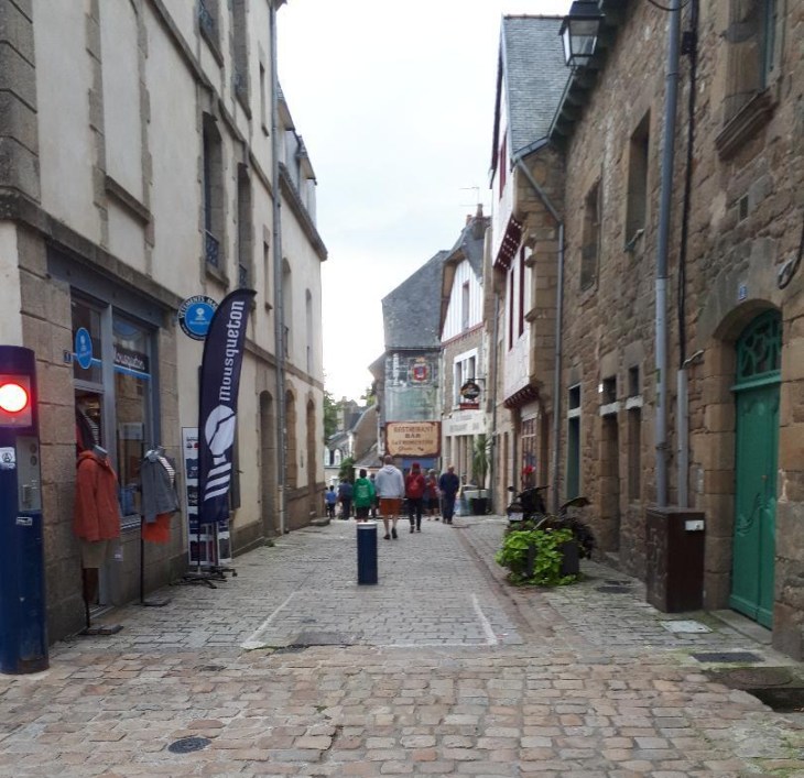 auray-rue-du-chateau-ent-high-town-aug19