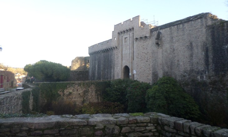 clisson-chateau-moats-and-ent-gate-nov17