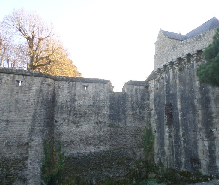clisson-chateau-tower-side-nov17