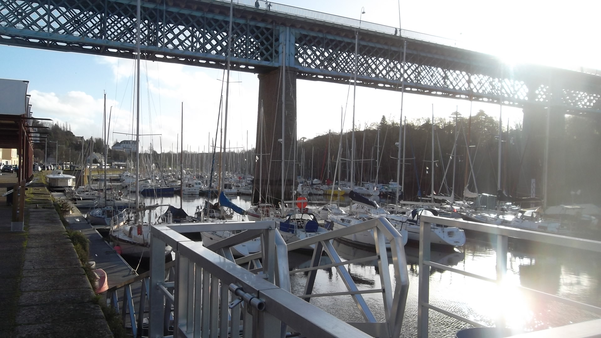 douarnenez-pleasure-marina-just-under-bridge-dec13
