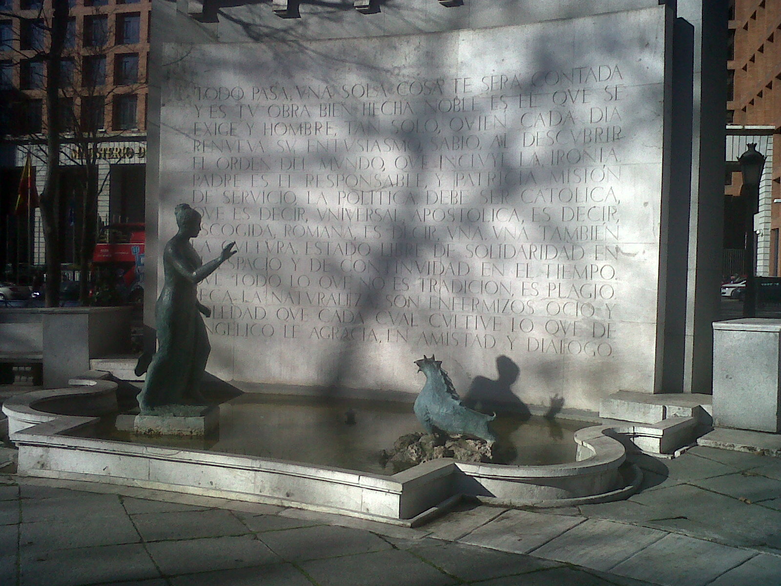 madrid paseo del prado statue feb13