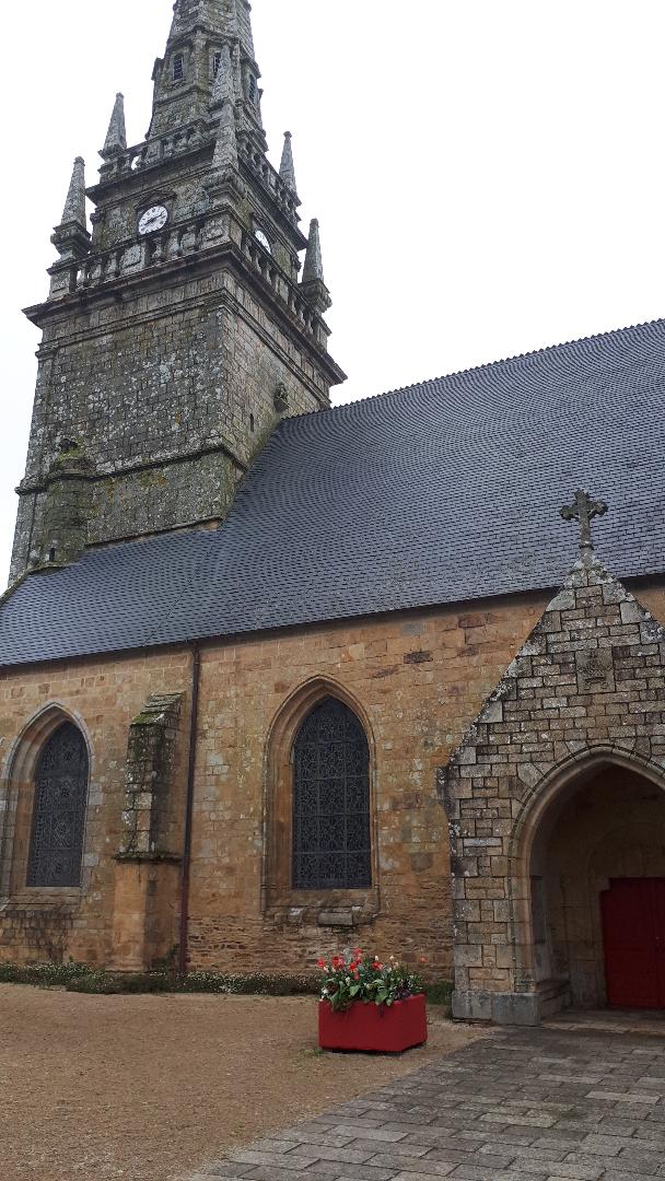 Plu ch St Guigner belltower entr apr22