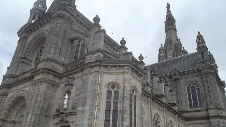 sainte anne d auray bas ste anne right side up jun13