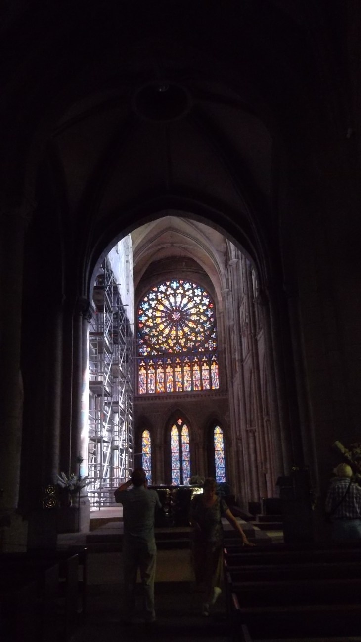 St Malo cat st vincent main altar aug12