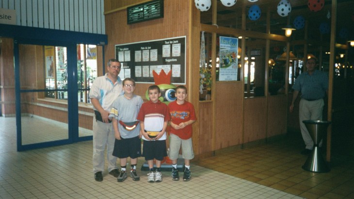 Cambrai Cora supermarket cafeteria PF et boys jun02
