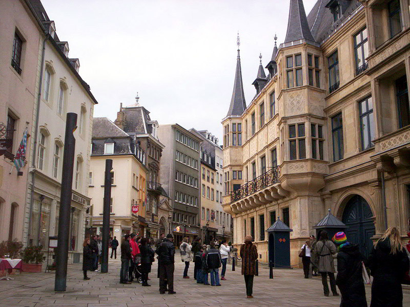 lux-ducal-castle-front-passing-aug15