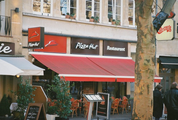 lux pl d'armes pizza hut jan11