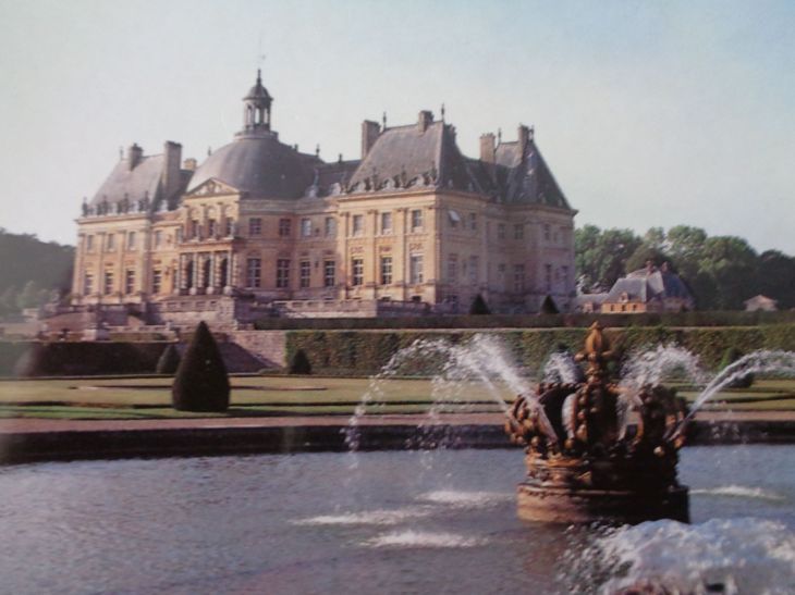 Maincy Castle vaux le vicomte bassin de la couronne
