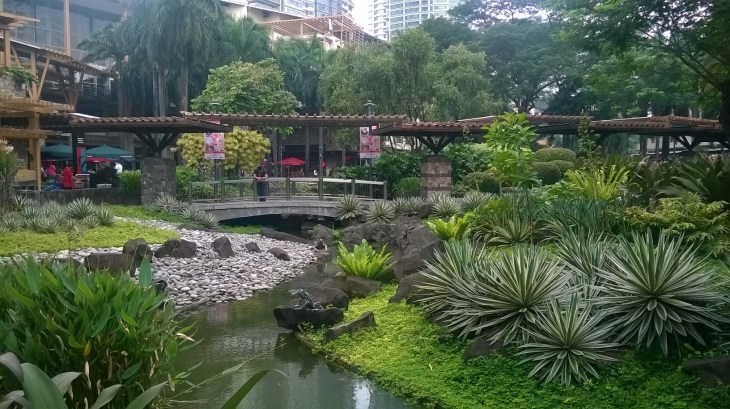 manila-greenbelt-garden-bridge-jan16
