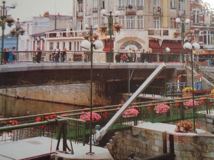 Mauberge ecluse de la sambre