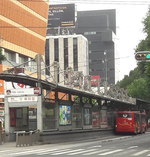 mexico-metrobus-felix-cuevas-stop-sep18