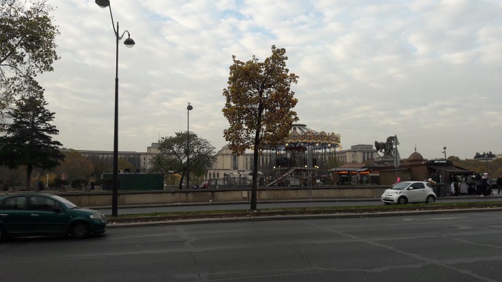 paris-quai-branly-carrousel-on-pont-diena-to-palais-chaillot-nov17