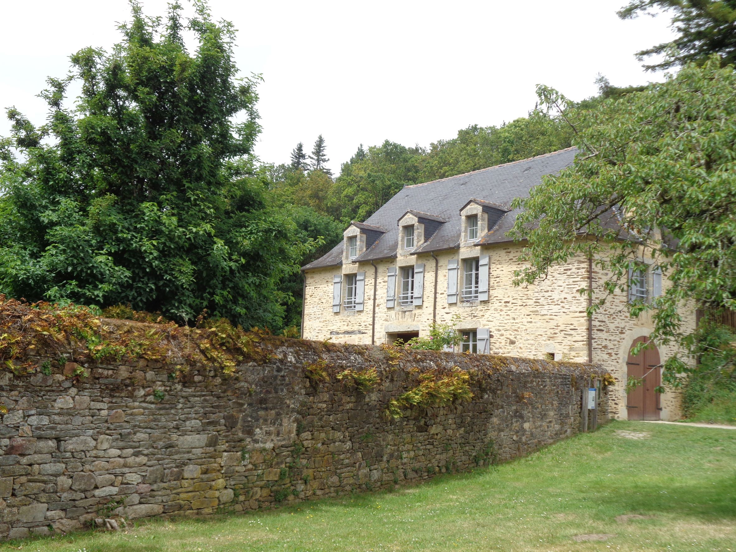 Clohars Carnoet site abbatial de St Maurice dependancy jun22