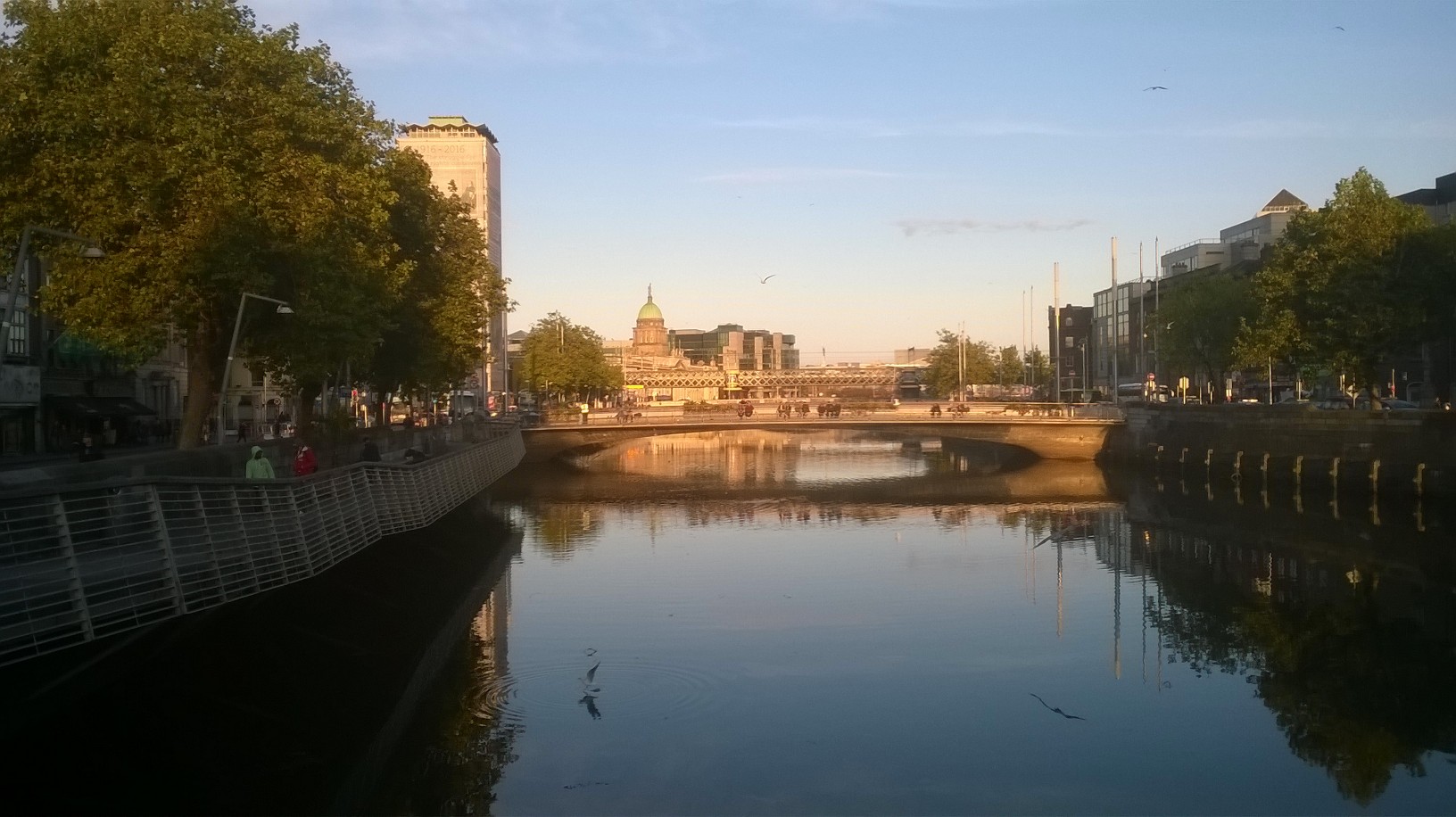 dublin-bridge-on-river-liffey-to-monument-oct16