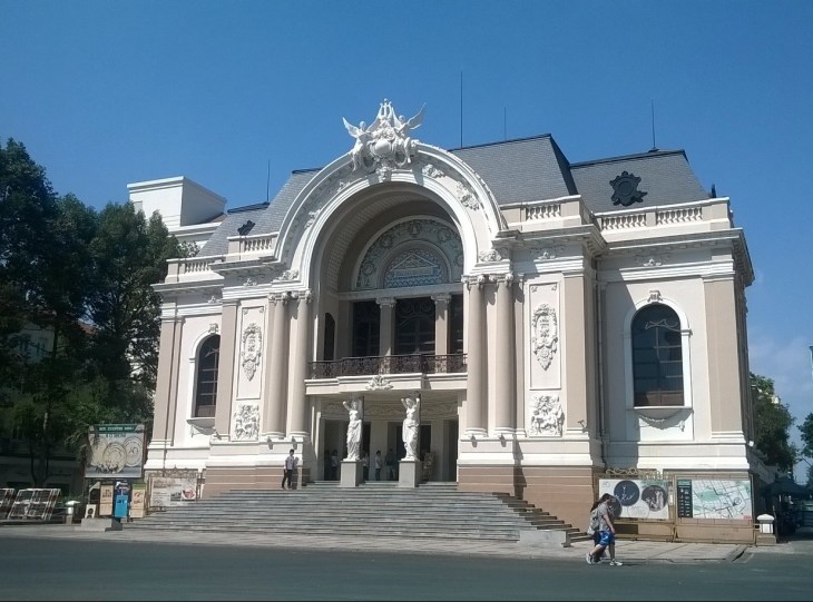 hcmc-theater-opera-front-arriv-mar16