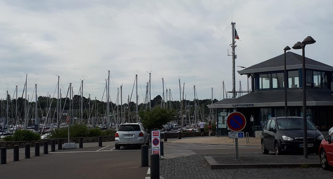 la-foret-fouesnant-harbormaster-at-port-jun19