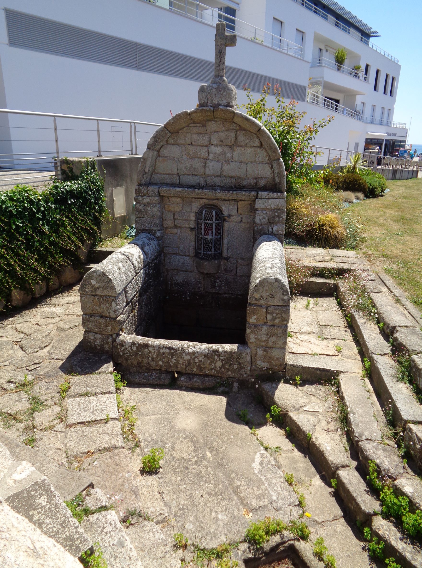 Larmor plage fontaine notre dame jun22