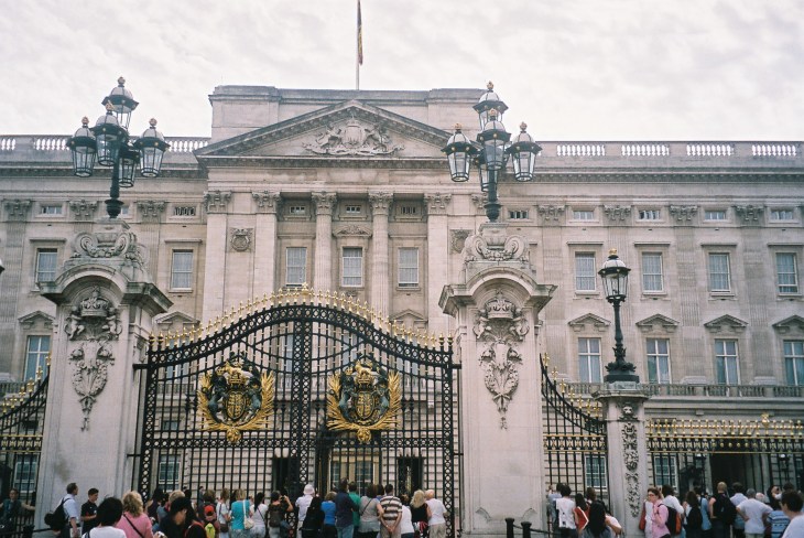 london-buckingham-palace-front-jul10