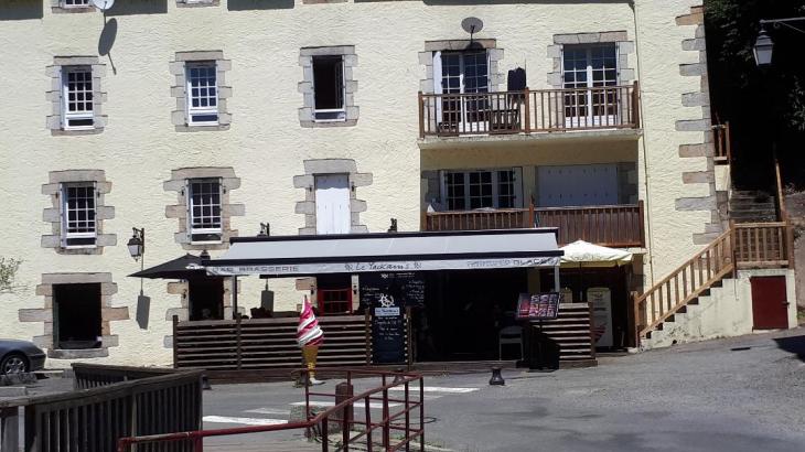 lrb-le-yackams-resto-front-jun19